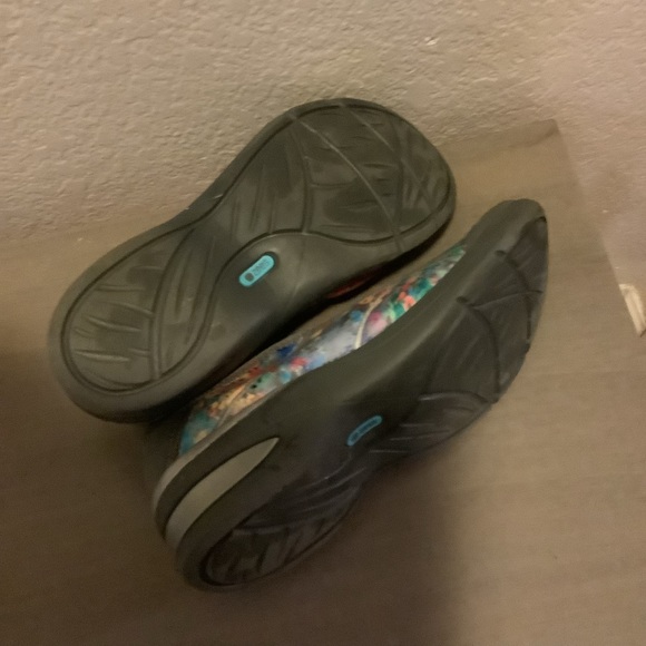 Bzeezs brand multicolor shoes, 7 1/2 w - Picture 2 of 3